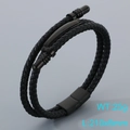 Pulsera multicapa de cuero trenzado negro para hombre con cierre magnético y detalle de rosca - Negro