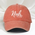 Dettaglio del cappellino da baseball arancione slavato con scritta Nah I'm Good - Arancione