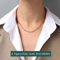 3mm Figaro chain necklace in 18K gold plated titanium steel worn on a female model - Gold Figaro Chain 40+5cm