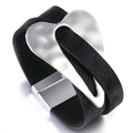 Modisches breites schwarzes Lederarmband für Damen mit großem silbernen Herzanhänger - Schwarz