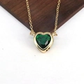 Collar vintage con colgante de corazón dorado y circón verde oscuro en cadena fina - Verde