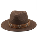 Dettaglio cappello di paglia marrone scuro con fascia in pelle e borchie argentate - M (56-58cm) / caffè