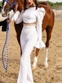 Ensemble blanc deux pièces avec haut brodé ajouré et pantalon évasé assorti en extérieur - XS / Blanc