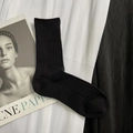 Vertical ribbed cotton mid-calf socks in black with a Japanese style minimalist design - Short Black