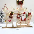 Decorazione natalizia in legno con slitta e renne, Babbo Natale in finitura rosso e verde - Auto slitta renne