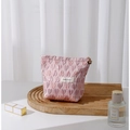 Rosafarbene Make-up-Tasche aus Segeltuch mit Herzprägung und floralem Reißverschluss - Klein / Rosa