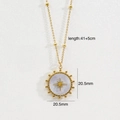Dettaglio della collana a stella in oro 14K con dimensioni della catena 41+5cm e 20,5mm - Conchiglia Bianca