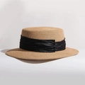Eleganter hellbrauner Strohhut im Boater-Stil mit breitem schwarzem Seidenband für Damen - 54cm-58cm / Khaki (Schwarzes Band)