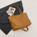 Retro caramel brown tote bag in pebbled faux leather with adjustable shoulder strap - Khaki