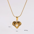 Detail view of a vintage gold heart necklace featuring a pearl inlay and size specifications - Heart Shaped Pearl Style (款式1)