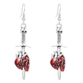 Gothic oorbellen met zilveren zwaard door een rood anatomisch hart ontwerp - Hart Zwaard Stijl (DZ-877)