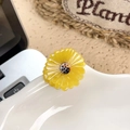 Chic yellow daisy acetate flower hair claw clip on a stylish ceramic tray - Daisy / Yellow