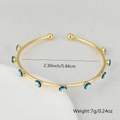 Détails des dimensions du jonc Evil Eye doré avec des breloques en émail bleu - Mauvais Œil Bleu et Blanc Classique