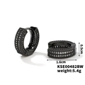 Dimensioni dettagliate degli orecchini gun black da 1,6cm con micro-pavé di zirconi - 1.6cm / Bianco e Nero (1.6cm)