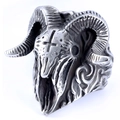 Anello punk gotico con teschio di ariete in argento antico e dettaglio croce sulla fronte - Taglia 17 / Color Acciaio