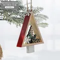Addobbo natalizio triangolare in legno rosso con incisione XMAS e paesaggio innevato - Stile Albero Rosso / Rosso