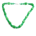 Collier en pierres vertes avec perles en forme d'abaque et d'œuf et fermoir argent - Style Jade Vert (NSN0210)