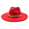 Cappello fedora in lana rossa a tesa piatta con grossa catena dorata per uomo e donna - M (56-58cm) / Rosso