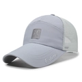 Berretto da baseball in mesh grigio chiaro traspirante con ricamo M e asciugatura rapida - Regolabile / Grigio