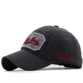 Dettaglio del cappellino vintage in cotone grigio con ricamo 3D New York in rilievo - Grigio