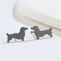 Λήψη macro από μινιμαλιστικά μαύρα σκουλαρίκια dachshund από γυαλιστερό ανοξείδωτο ατσάλι - Μαύρο