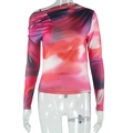 Dettaglio della maglia a maniche lunghe monospalla con stampa tie-dye rossa e viola - S / Rosso Multicolore