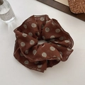 Haargummi aus braunem Chiffon mit großen cremefarbenen Punkten für elegante Zöpfe - Scrunchie / Braun