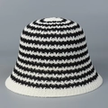 Cappello a secchiello in maglia a righe bianche e nere con trama vintage retrò - M (56-58cm) / Nero