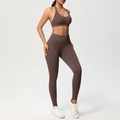 Vista laterale dei leggings da yoga senza cuciture e del reggiseno sportivo marrone cacao - XS / Caffè