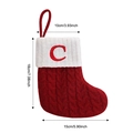 Chaussette de Noël en tricot rouge avec revers blanc et lettre C brodée pour décor - Lettre C