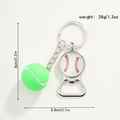 Dimensioni dettagliate del portachiavi apribottiglie di birra a tema sportivo, lungo 8cm - Stile Tennis (4 palline da tennis)