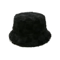 Détail d'un chapeau bob en fausse fourrure noire avec texture gaufrée à damier discret - M(56-58cm) / Noir