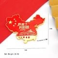 Aimant souvenir en forme de carte de Chine avec drapeau national et bords dorés - Aimant Souvenir Chine