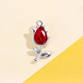 Detalle de un colgante de tulipán rojo con marco de aleación de plata para joyas - Tulipán Rojo con Conservación de Color