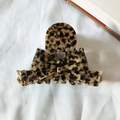 Eleganter Haarklammer-Bogen aus Acetat mit Leopardenmuster auf weißem Stoffhintergrund - 8cm / Schwarz Sternenmuster