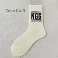Herren Baumwollsocken in Off-White mit schwarzem Streetstyle-Buchstabendruck - Einheitsgröße / Retro-Buchstabe Stil 3 (Neverwilts)
