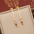 Dettaglio di orecchini pendenti dorati con catena a serpente e pietre preziose multicolori - 3# Orecchini (Nappina Lunga)
