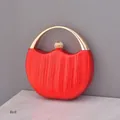 Elegante rode avondtas met geplooide textuur, gouden ronde handgreep en kogelsluiting - Rood