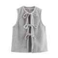 Detalle del chaleco gris de mohair esponjoso con cuello redondo y cierre de lazos frontal - S / Gris