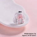 Détails d'une figurine de cochon en costume de lapin avec dimensions et poids précisés - Blanc