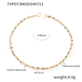 Dettaglio di perline colorate e collana multistrato in acciaio al titanio dorato con chiusura OT - Collana Oro (TXP073)