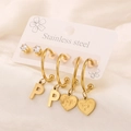 Tre paia di orecchini in acciaio dorato con lettera P, cuore e borchie di zircone lucido - Lettera P Set di 3 Paia