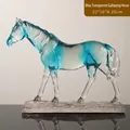 Kristallpferd-Skulptur mit blauem Farbverlauf und Eistextur-Sockel für Luxusdeko - Blaues transparentes Pferd (32*10*25cm)