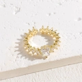 Verstellbarer 14K vergoldeter Ring mit geometrischem Zirkonia und Markiseschliff - Weißer Zirkonia