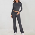 Set in maglia grigio scuro da donna con top aderente a maniche lunghe e pantaloni a zampa - S / grigio scuro