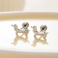 Minimalistische silberne Dackel-Ohrstecker aus Titanstahl für einen stilvollen Look - Linke Seite (Einzelstück)