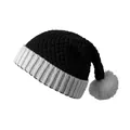 Detalle del gorro de Navidad de punto negro y blanco con un pompón de piel sintética blanca - Talla única / Negro + Blanco Adulto
