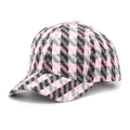 Nahaufnahme der rosa-schwarzen Hahnentritt-Struktur auf der Retro-Winter-Baseballkappe - Rosa und Grau