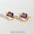 Orecchini in ottone placcato oro con zircone viola e design geometrico a semicerchio - Orecchini Geometrici con Zirconi Viola