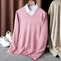 Rosa V-Ausschnitt Strickpullover für Herren mit weißem Hemdkragen und weicher Textur - M / Rosa